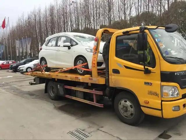 长安车辆没电启动不用慌，专业拖车脱困解决您的燃眉之急