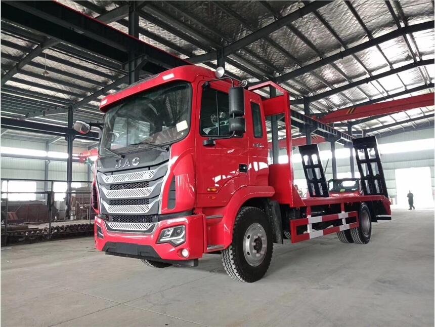 江淮格尔发K5平板运输车——挖机拖车与工程设备运输的专业选择